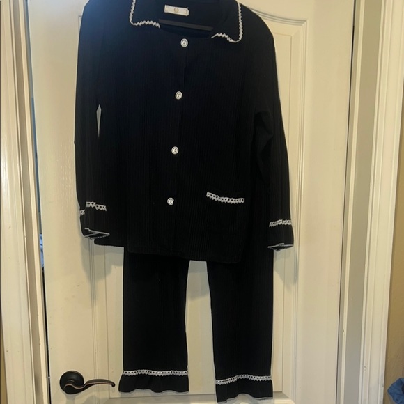 Feminine Black & White Lace-Trimmed Ruffled 2-Piece PJ Set - Picture 1 of 9